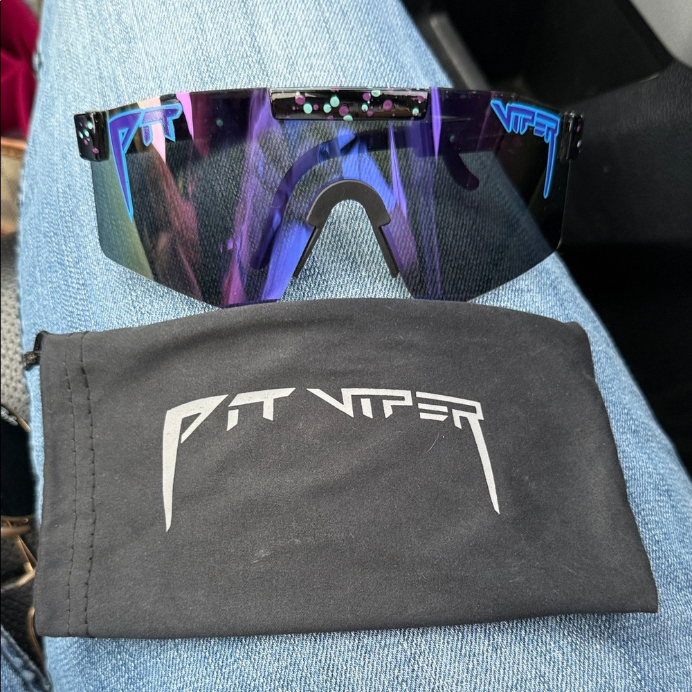 Pit Viper VR Headset with Purple and Blue Accents - Picture 5 of 5